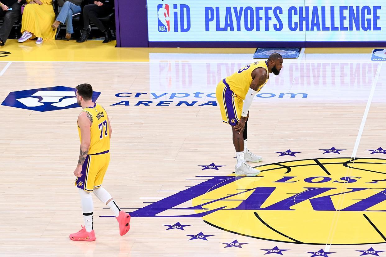 开云官方-包含比赛规则变更引发热议！，浓眉哥在加拿大队比赛中领先优势明显观众掌声雷动的词条