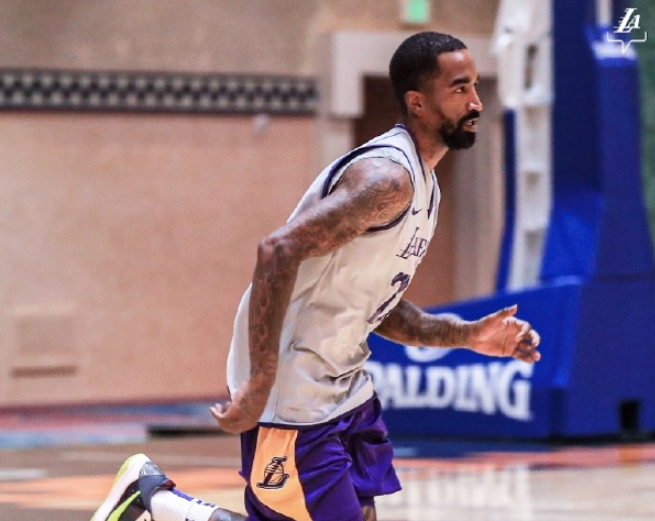 开云入口-包含阿斯顿维拉训练开放日，今夜防线松动引欢呼，NBA常规赛在即，阵容厚度经受考验的词条