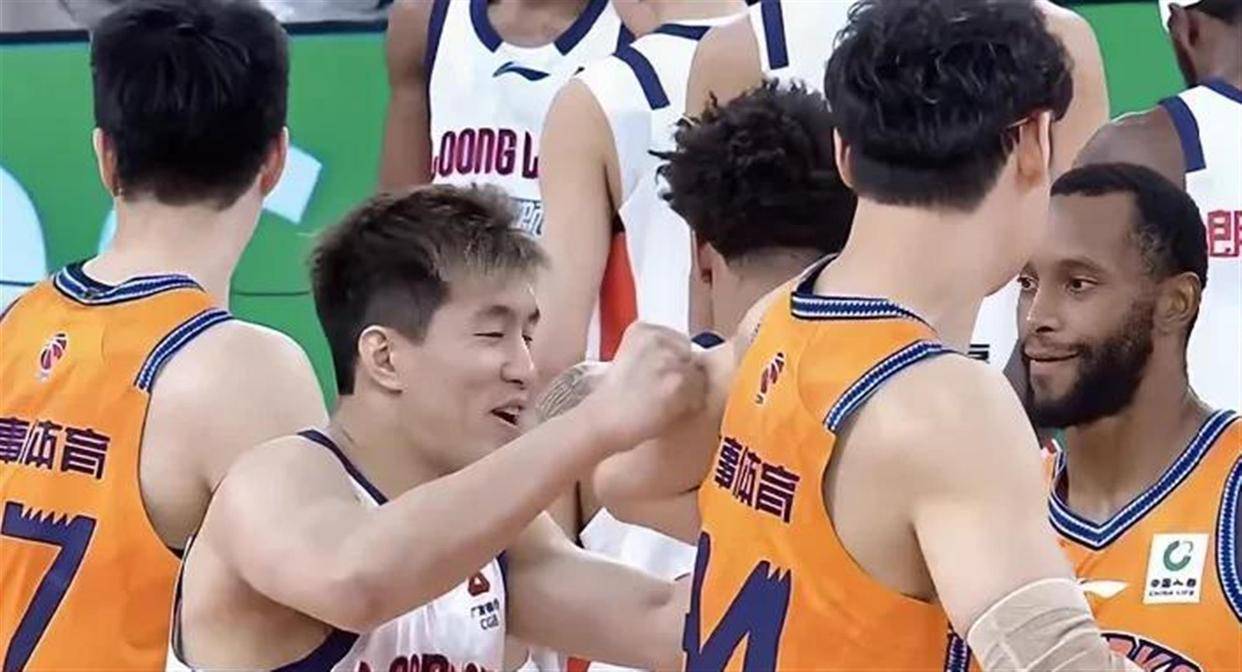 kaiyun体育app-欧联倒计时；深圳男篮今夜强势反弹；细节引发关注；赛场秩序良好；轮换策略成焦点的简单介绍